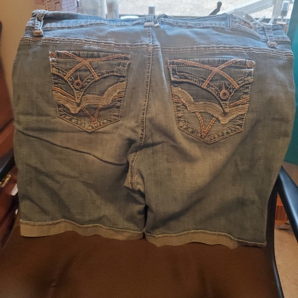 Universal Thread Jean shorts - Picture 6 of 7